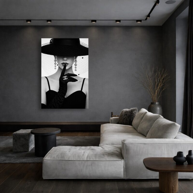 Alternative view of SILENT GLAMOUR